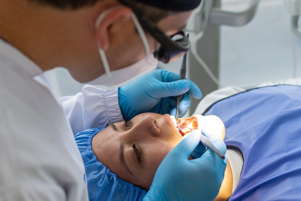 Should I Visit An Emergency Dentist For An Abscessed Tooth?